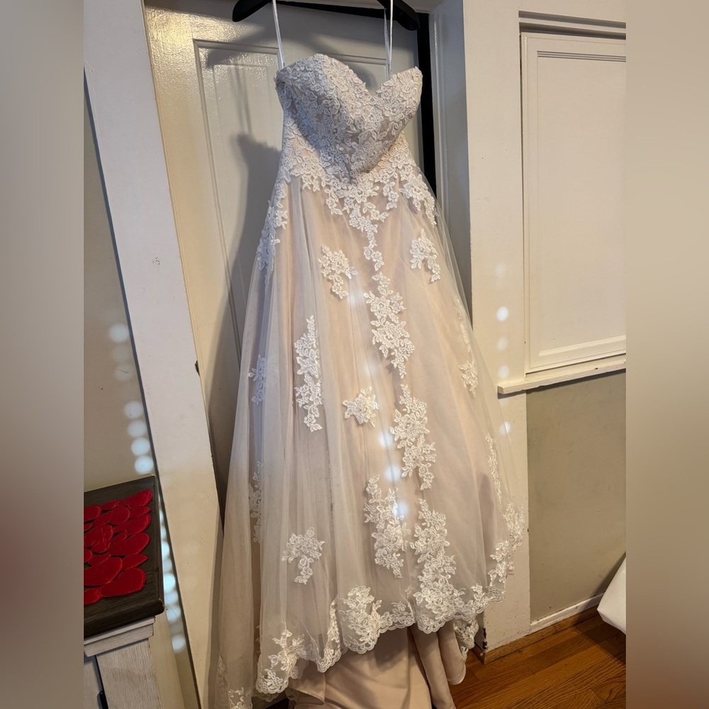 Chic Floral Lace Bridal Gown 10P